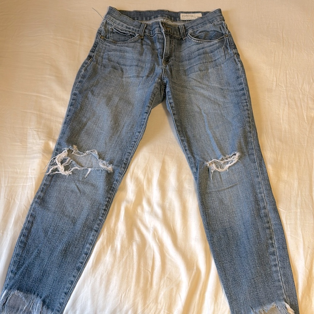 Pistola crop fray hem distressed jeans!